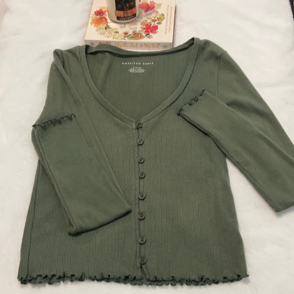 Super cute American Eagle long sleeve crop top!!